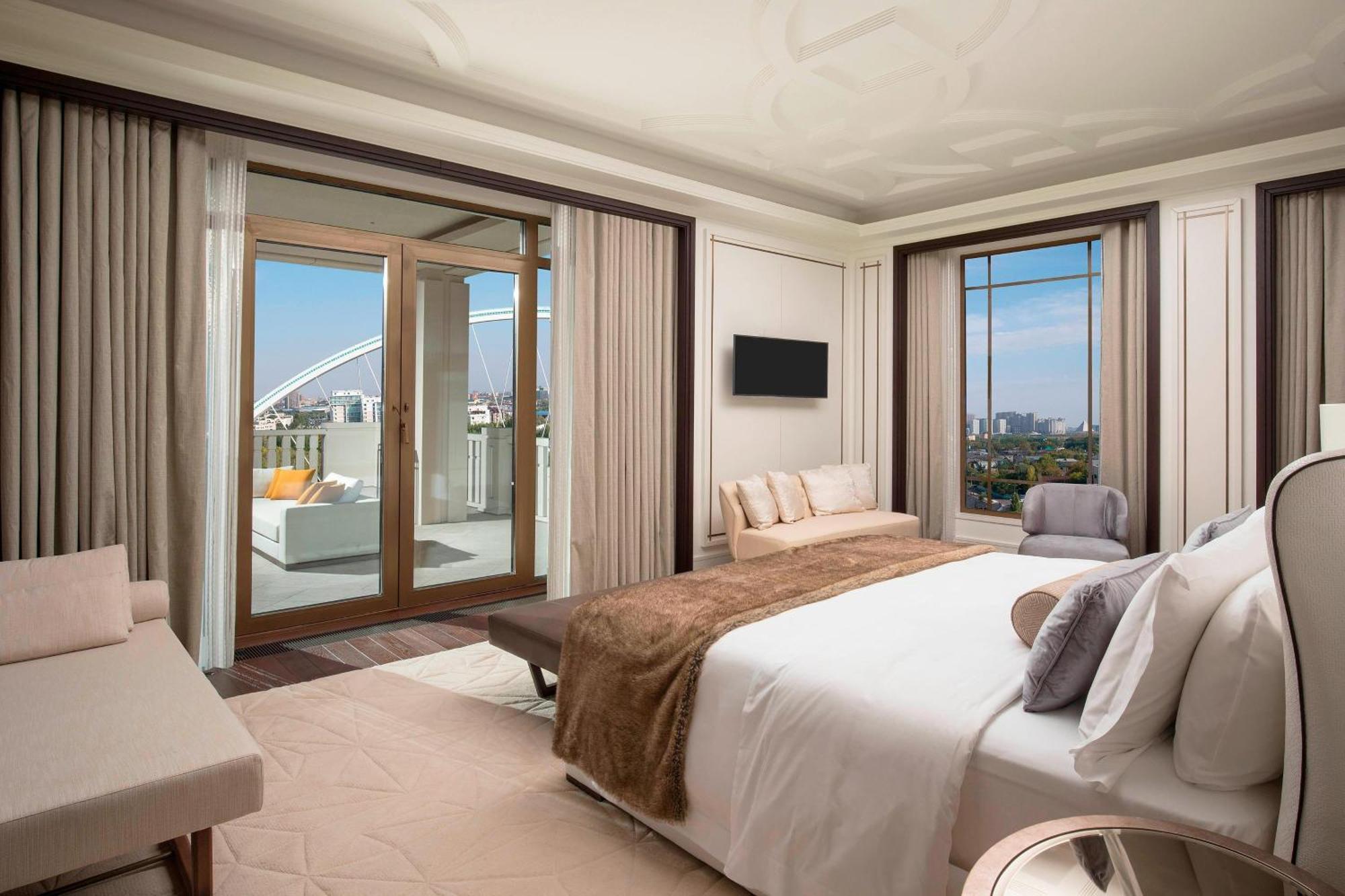 Suite Presidencial con terraza amplia y vistas al río Ishim